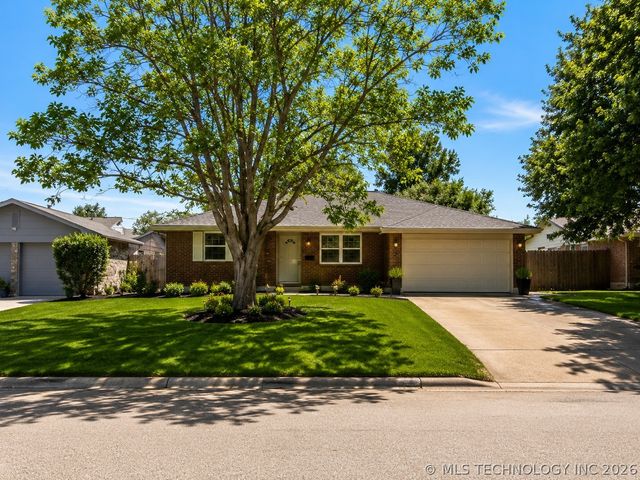 204 E Bass, Yukon, OK 73099