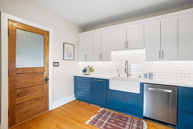 2854 N Murray AVENUE, Milwaukee, WI 53211