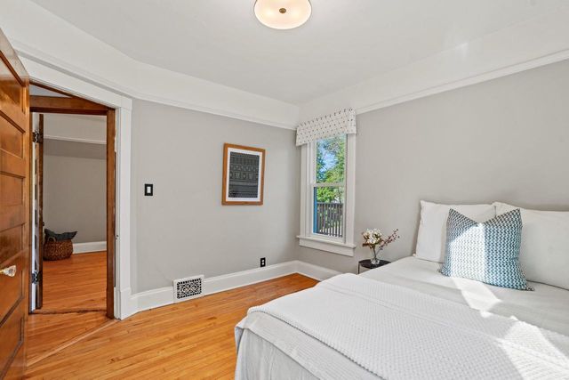 2854 N Murray AVENUE, Milwaukee, WI 53211