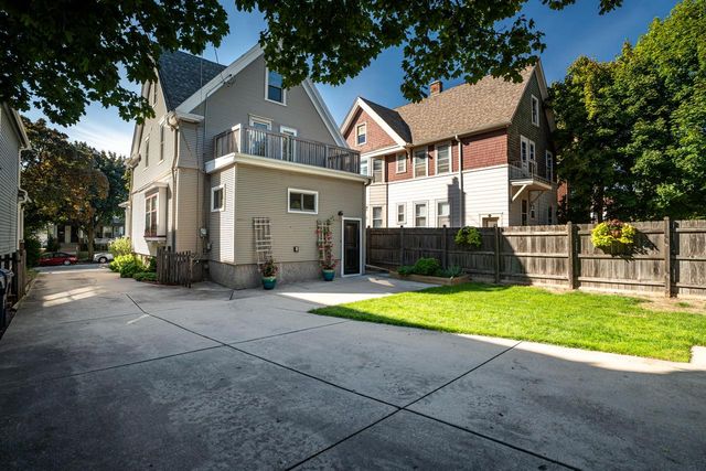 2854 N Murray AVENUE, Milwaukee, WI 53211