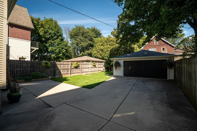 2854 N Murray AVENUE, Milwaukee, WI 53211