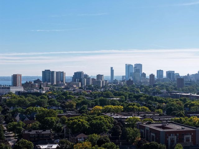2854 N Murray AVENUE, Milwaukee, WI 53211