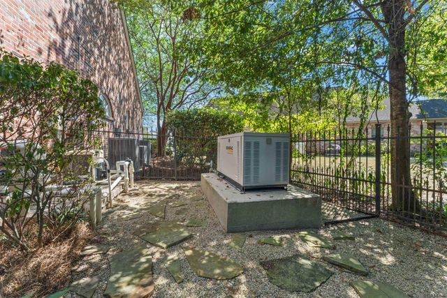 12610 Humphreys Dr, Baton Rouge, LA 70816