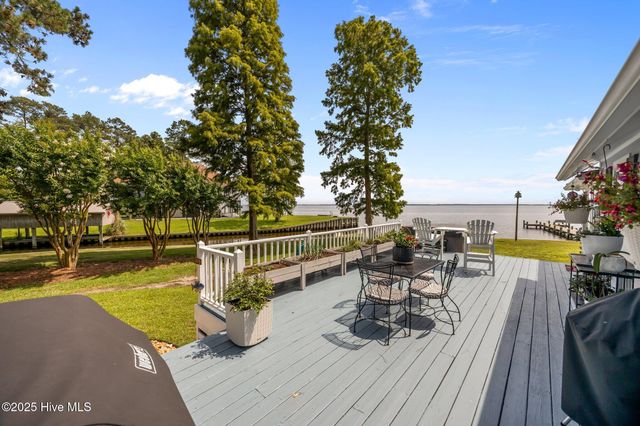 171 Low Tide Road, Bath, NC 27808