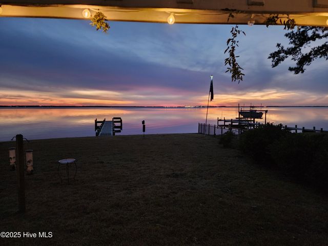 171 Low Tide Road, Bath, NC 27808