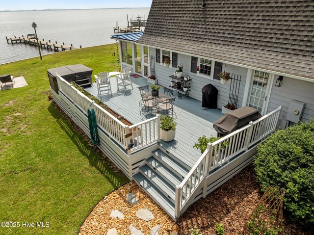 171 Low Tide Road, Bath, NC 27808