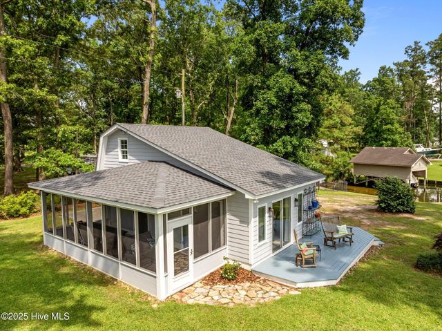 171 Low Tide Road, Bath, NC 27808