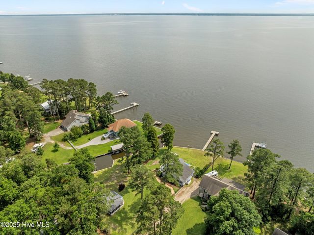 171 Low Tide Road, Bath, NC 27808