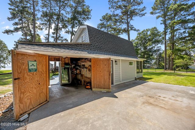 171 Low Tide Road, Bath, NC 27808