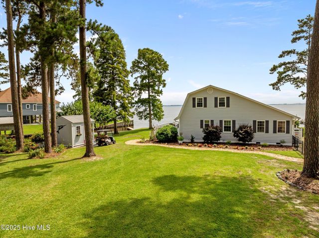 171 Low Tide Road, Bath, NC 27808