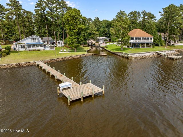 171 Low Tide Road, Bath, NC 27808
