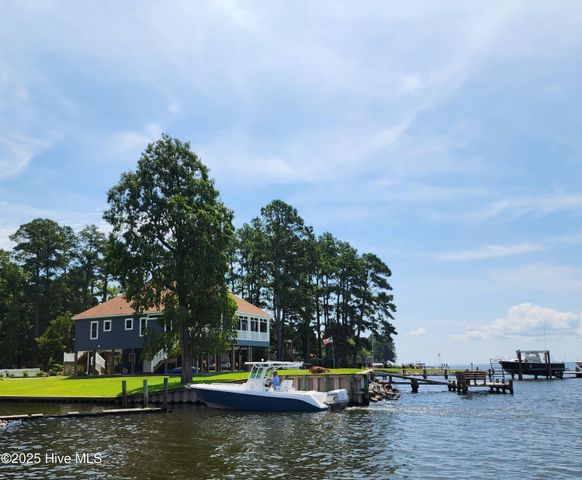 171 Low Tide Road, Bath, NC 27808