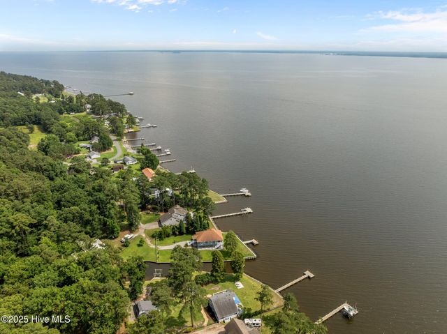 171 Low Tide Road, Bath, NC 27808
