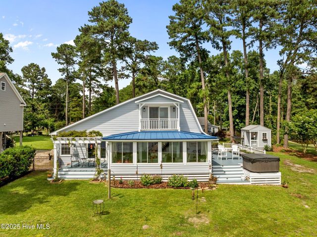 171 Low Tide Road, Bath, NC 27808