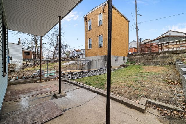 222 E 16th Ave, Homestead, PA 15120