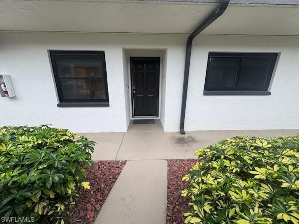 Image 6 of property listing at 1519 Cape Coral PKWY W # 2, Cape Coral, FL 33914