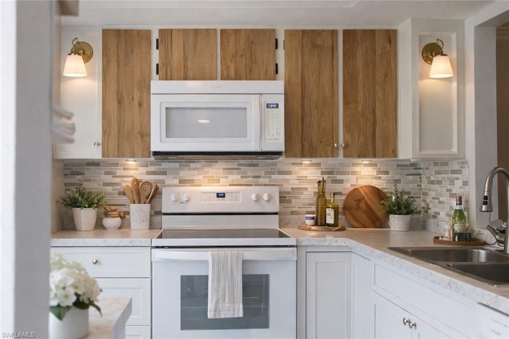 Image 7 of property listing at 1519 Cape Coral PKWY W # 2, Cape Coral, FL 33914