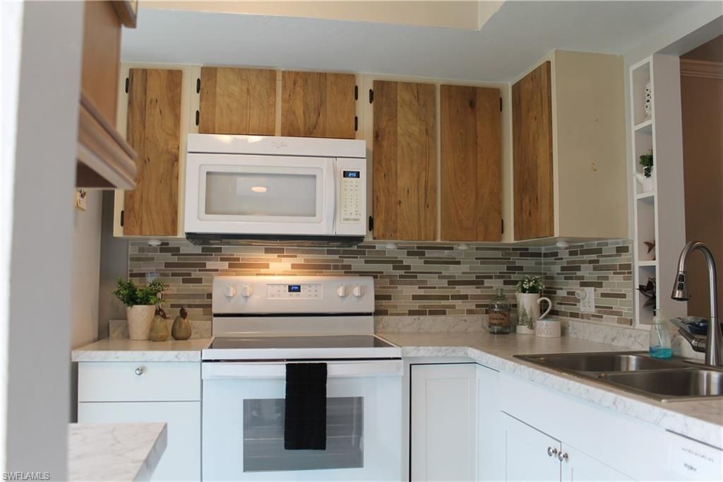 Image 8 of property listing at 1519 Cape Coral PKWY W # 2, Cape Coral, FL 33914