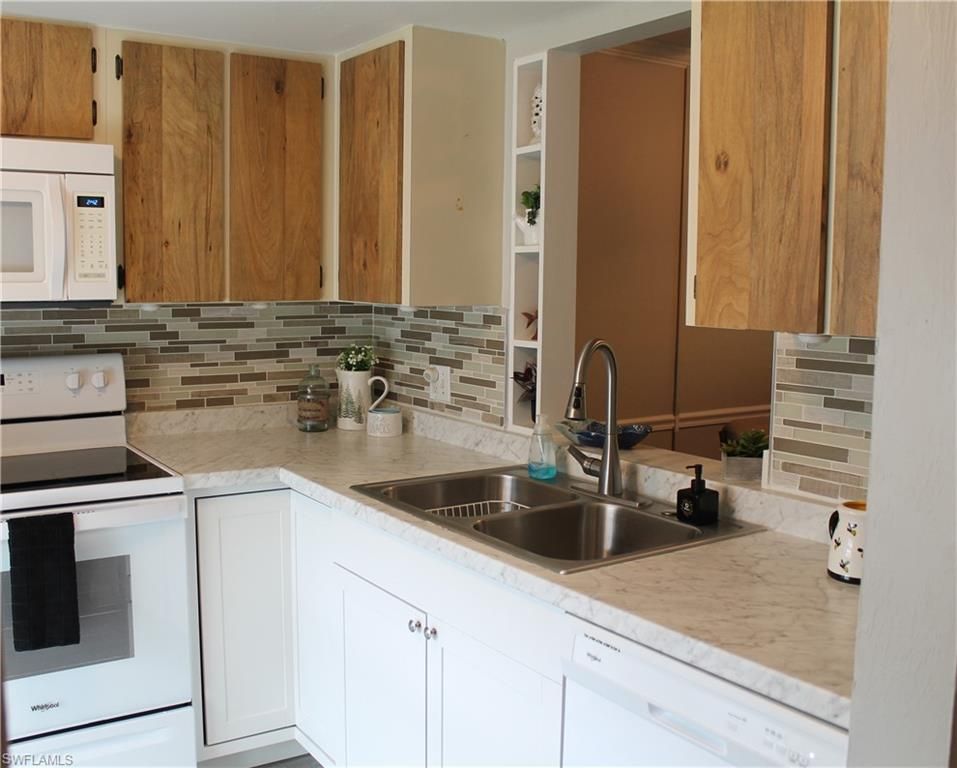 Image 9 of property listing at 1519 Cape Coral PKWY W # 2, Cape Coral, FL 33914