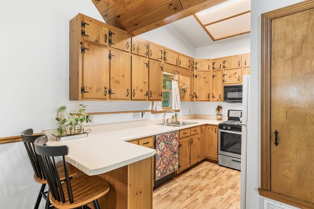 5875 Brasstown Creek Est, Young Harris, GA 30582