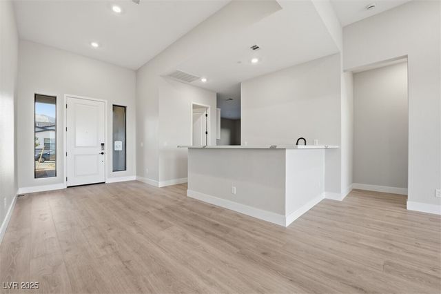 454 Carter House Way, Las Vegas, NV 89138