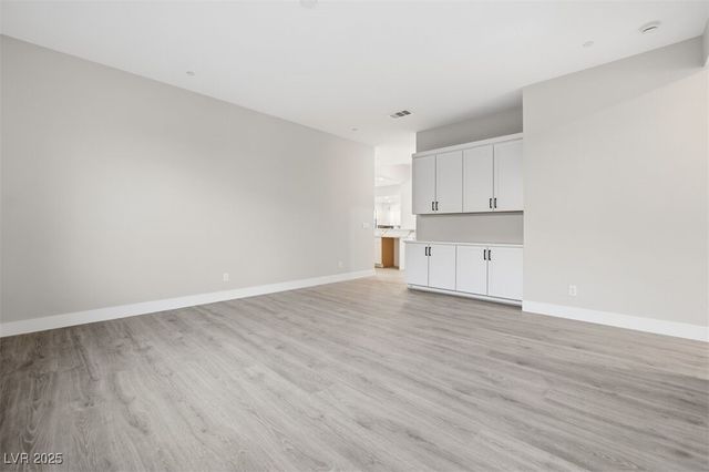 454 Carter House Way, Las Vegas, NV 89138