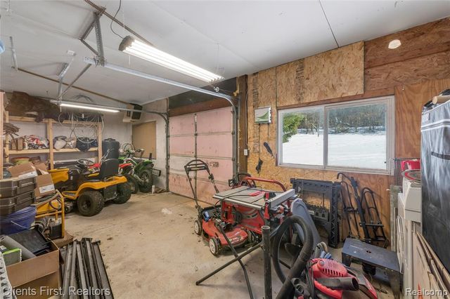 270 N Hurd Road, Ortonville, MI 48462