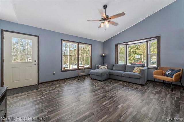 270 N Hurd Road, Ortonville, MI 48462