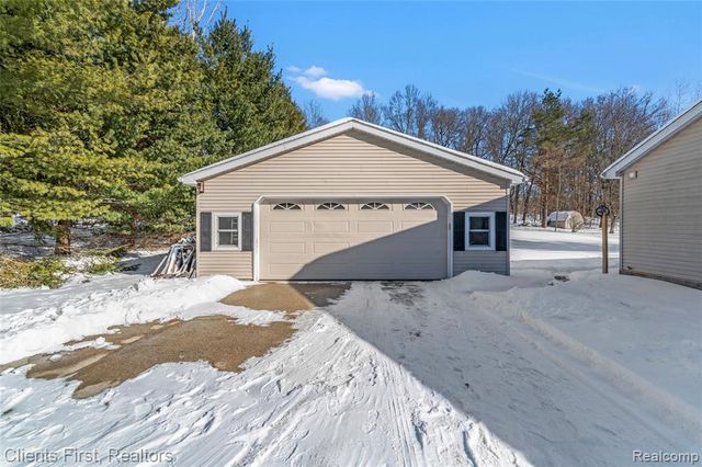 270 N Hurd Road, Ortonville, MI 48462