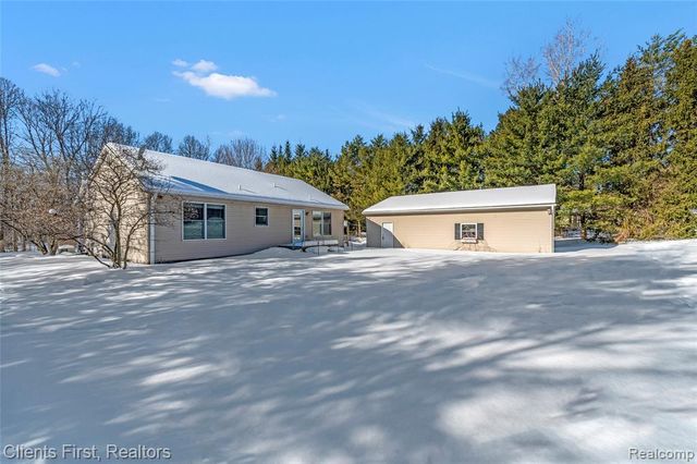 270 N Hurd Road, Ortonville, MI 48462