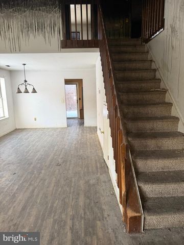 240 GRINDING WHEEL DR, Dover, DE 19904