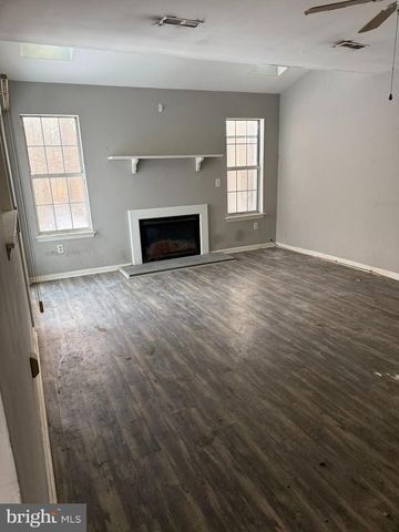 240 GRINDING WHEEL DR, Dover, DE 19904