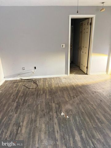 240 GRINDING WHEEL DR, Dover, DE 19904