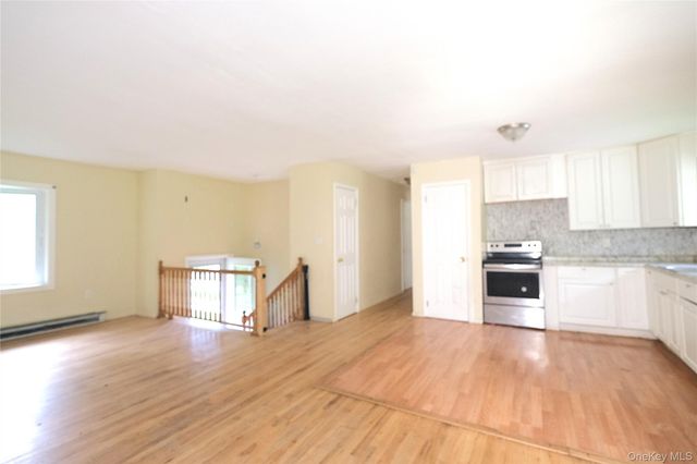 17 Roosevelt Road, Hyde Park, NY 12538