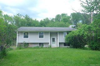 17 Roosevelt Road, Hyde Park, NY 12538