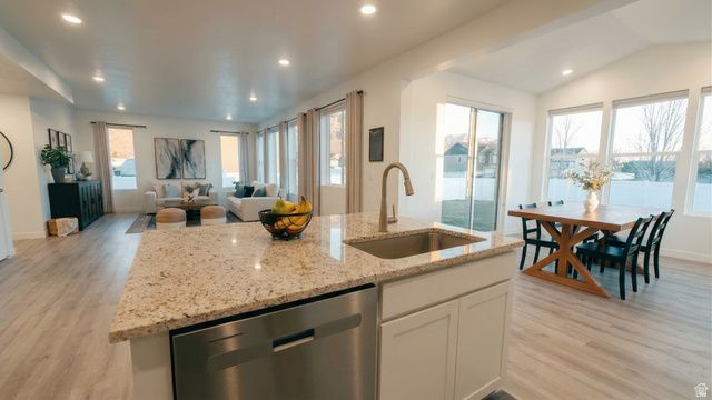 215 E MONTGOMERY LN, North Ogden, UT 84414