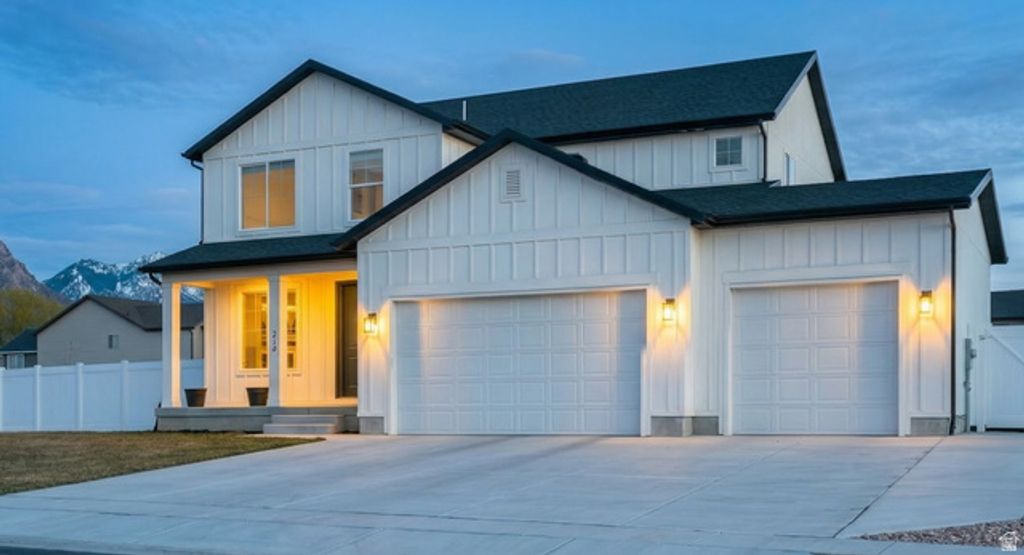 215 E MONTGOMERY LN, North Ogden, UT 84414