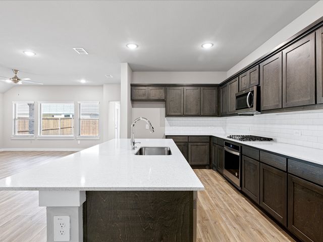 630 Erin Hills Drive, Red Oak, TX 75154