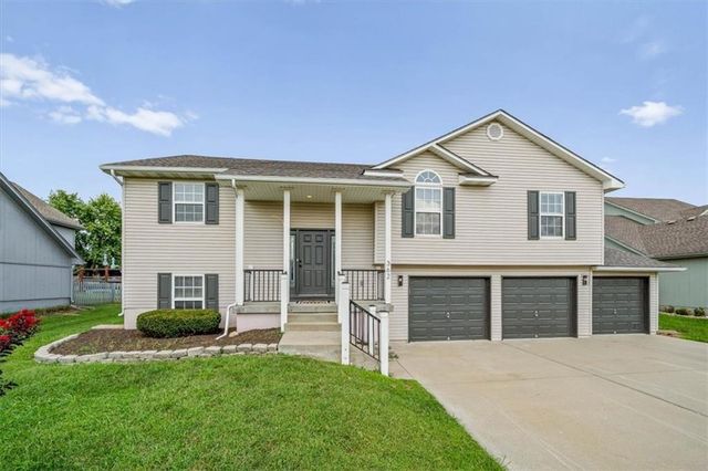 362 SW Chatham Place, Lee's Summit, MO 64082