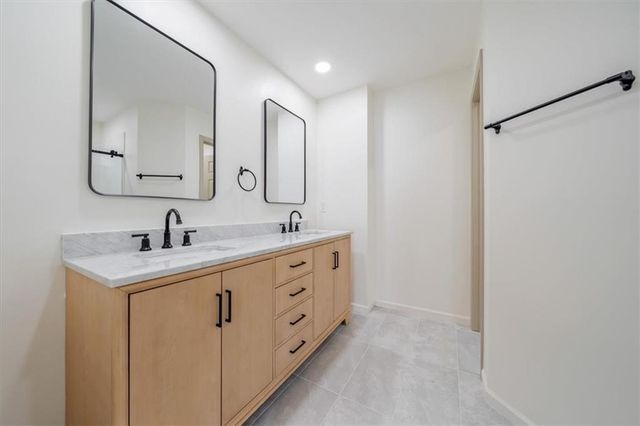 362 SW Chatham Place, Lee's Summit, MO 64082