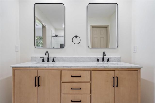 362 SW Chatham Place, Lee's Summit, MO 64082