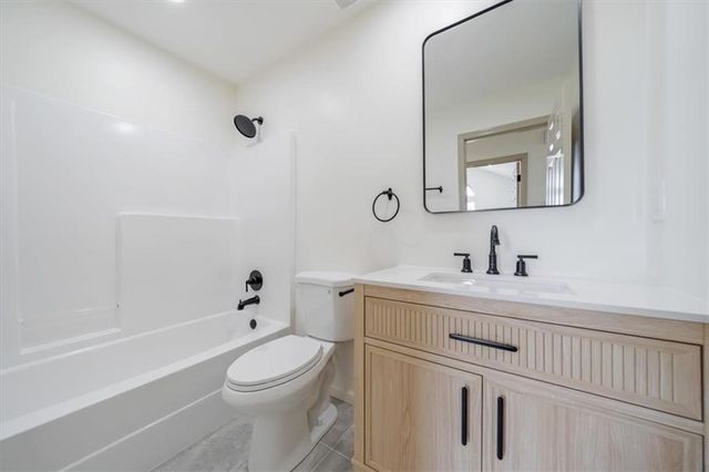 362 SW Chatham Place, Lee's Summit, MO 64082