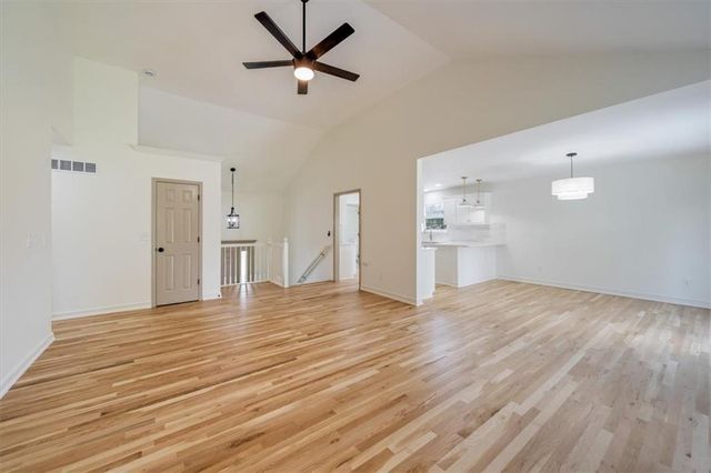 362 SW Chatham Place, Lee's Summit, MO 64082