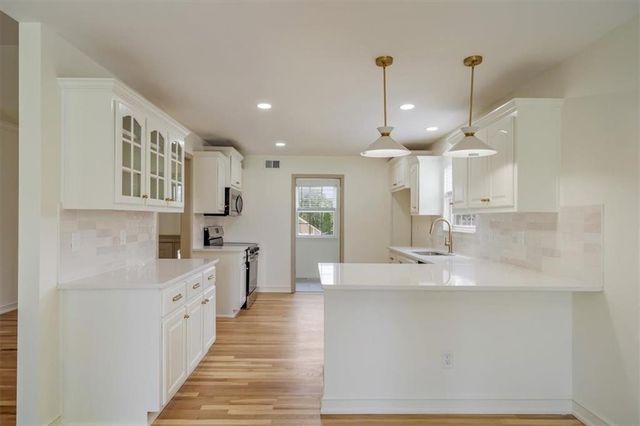 362 SW Chatham Place, Lee's Summit, MO 64082