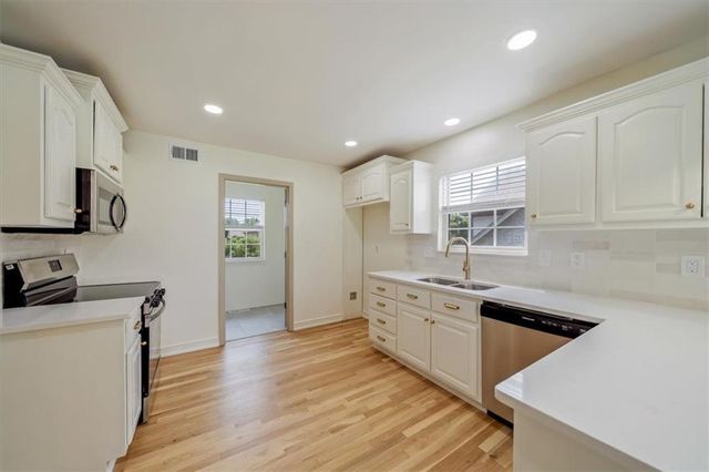 362 SW Chatham Place, Lee's Summit, MO 64082