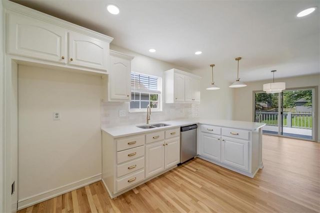 362 SW Chatham Place, Lee's Summit, MO 64082