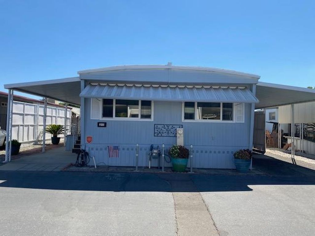 1724 Minnewawa Avenue # 215, Clovis, CA 93612