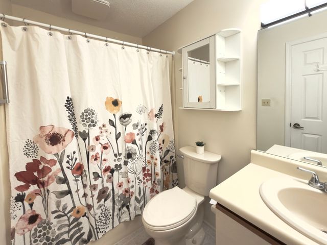 181 Littleton Rd 212, Chelmsford, MA 01824