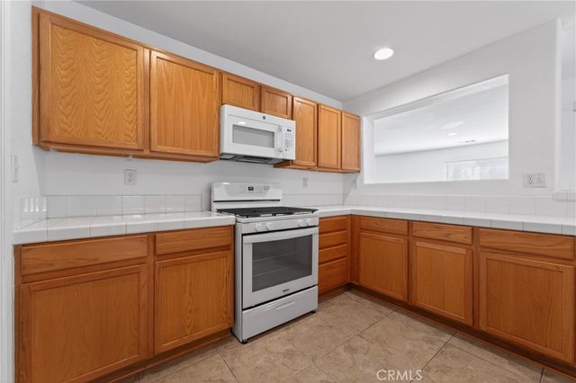 2804 Apolena, Palmdale, CA 93550