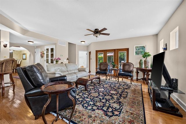 322 ROEBLING ROAD S, Belleair, FL 33756